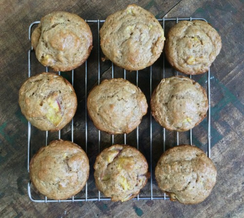 peach cobbler muffins | everybody likes sandwiches